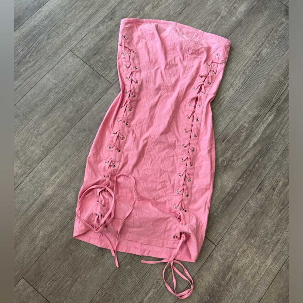 BUNDLE 2 ITEMS FOR $8✨

🌸BOUTIQUE pretty pink dress ✨ - Picture 2 of 6